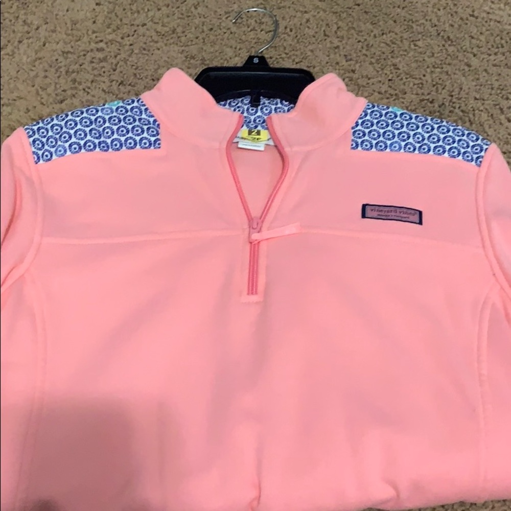 Vineyard vines pull over